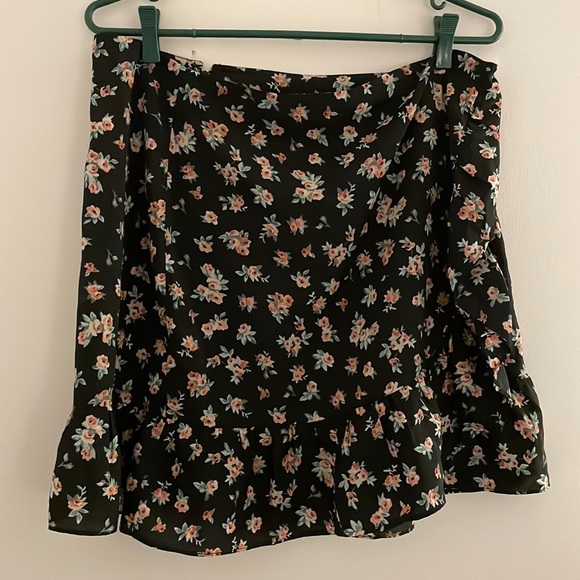 Black Floral Mini Skirt, Miss Selfridge, Size US12 - Picture 1 of 2